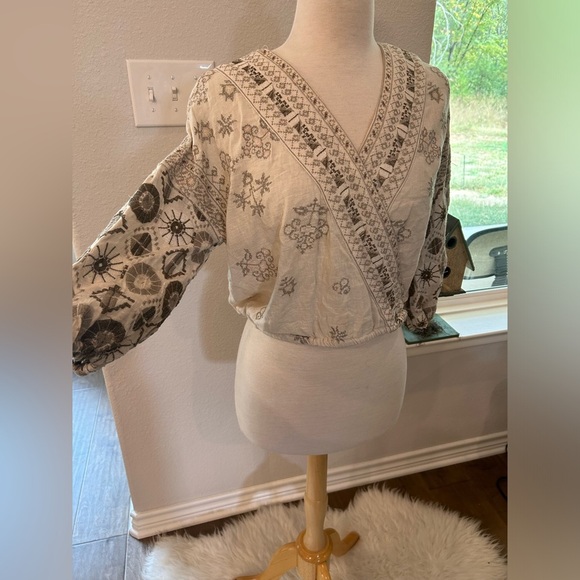 Free people heavily Embroidered V-Neck Boho Top puff sleeve top xs - Picture 6 of 16